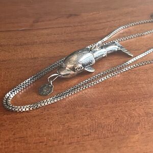 VTG Sterling Silver 10g Handmade Articulating Dolphin Pendant Charm & chain 925